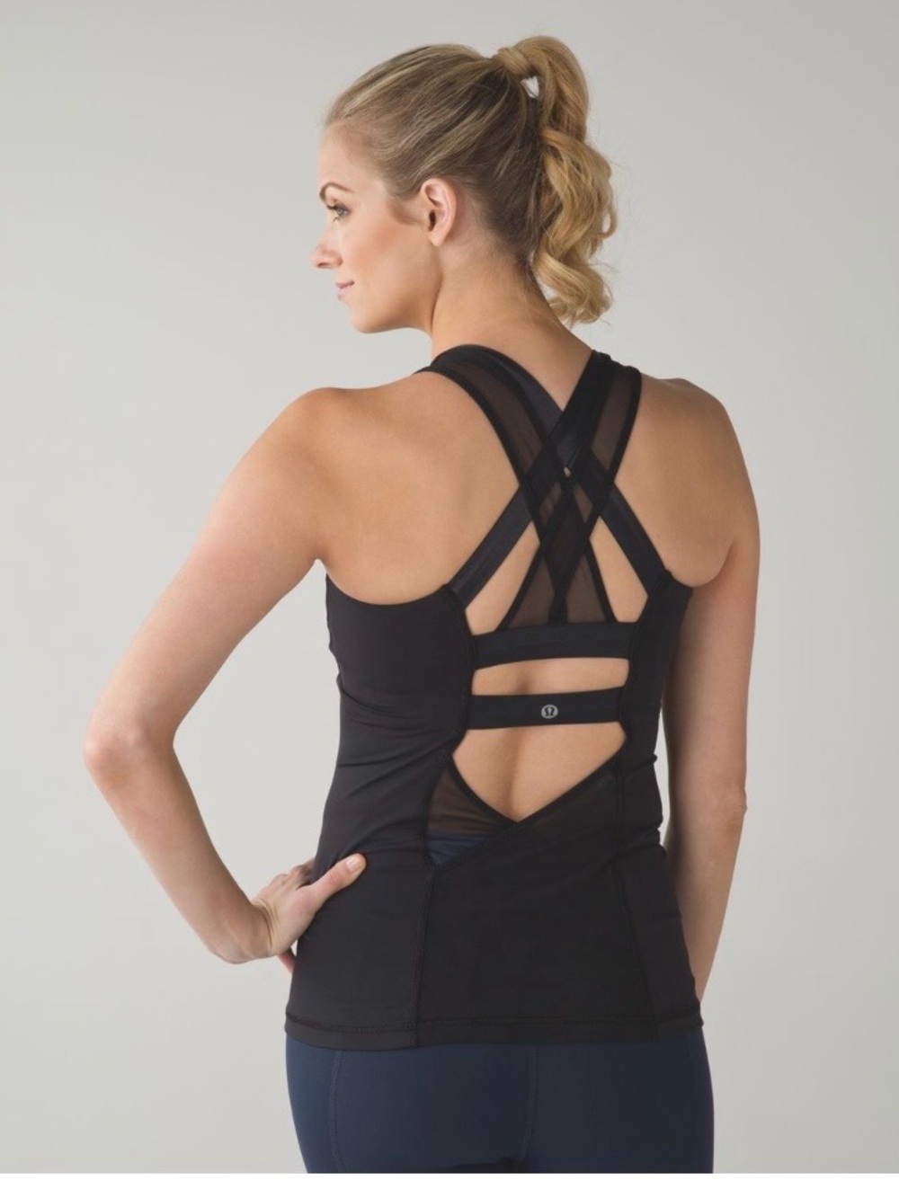 Lululemon ready  set sweat  tank black size 8 

 No pads